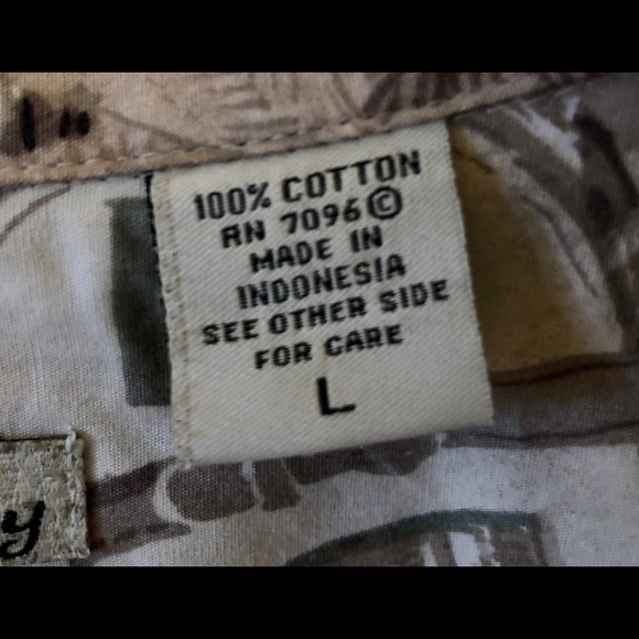 Men’s Batik Bay Button-Down Shirt - Picture 4 of 4